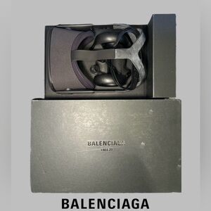 RARE Balenciaga Fall 21 Oculus VR